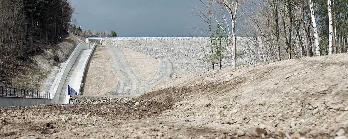 View of the dam from the stilling basin